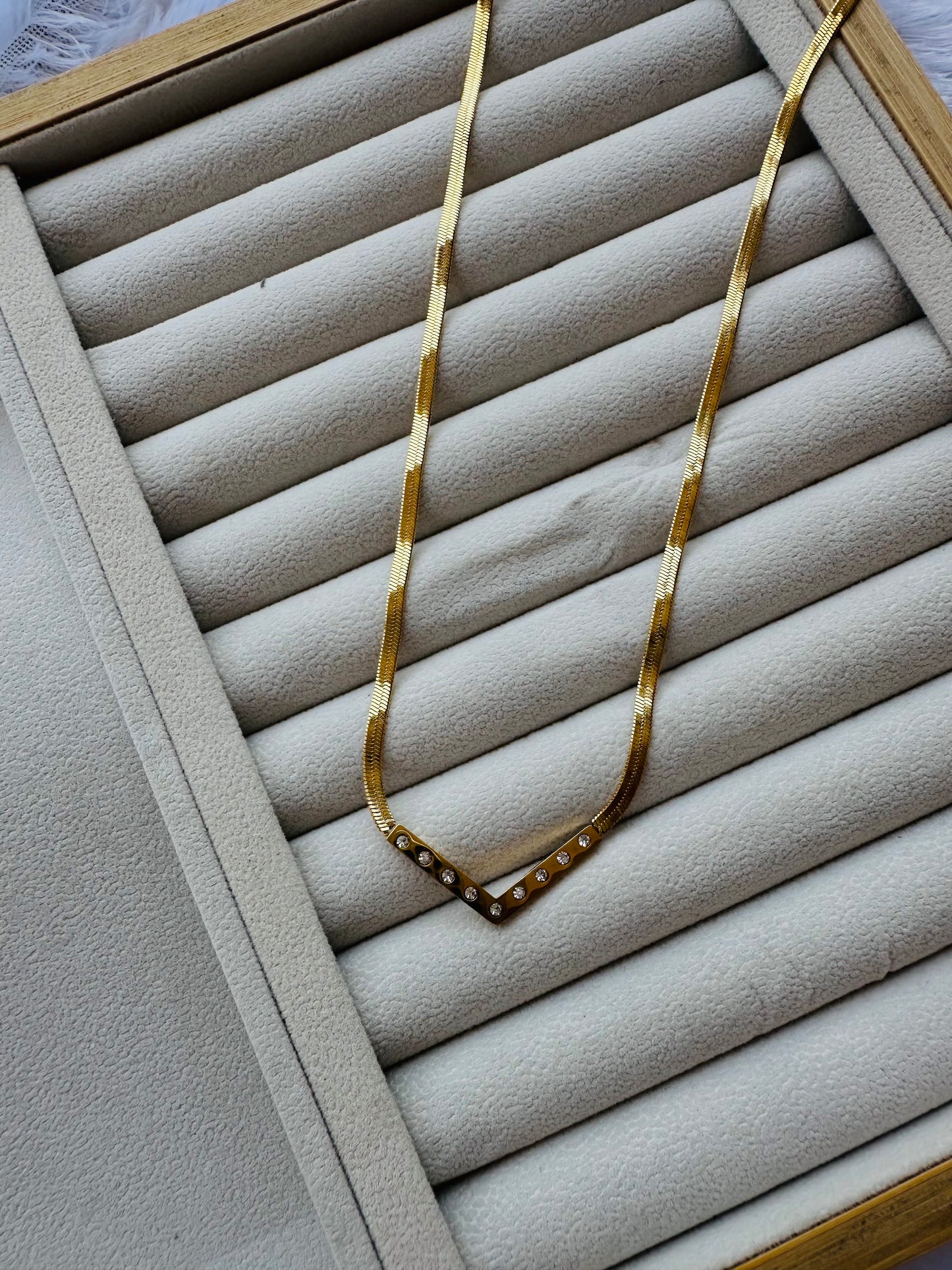 New anti tarnish v snake necklace