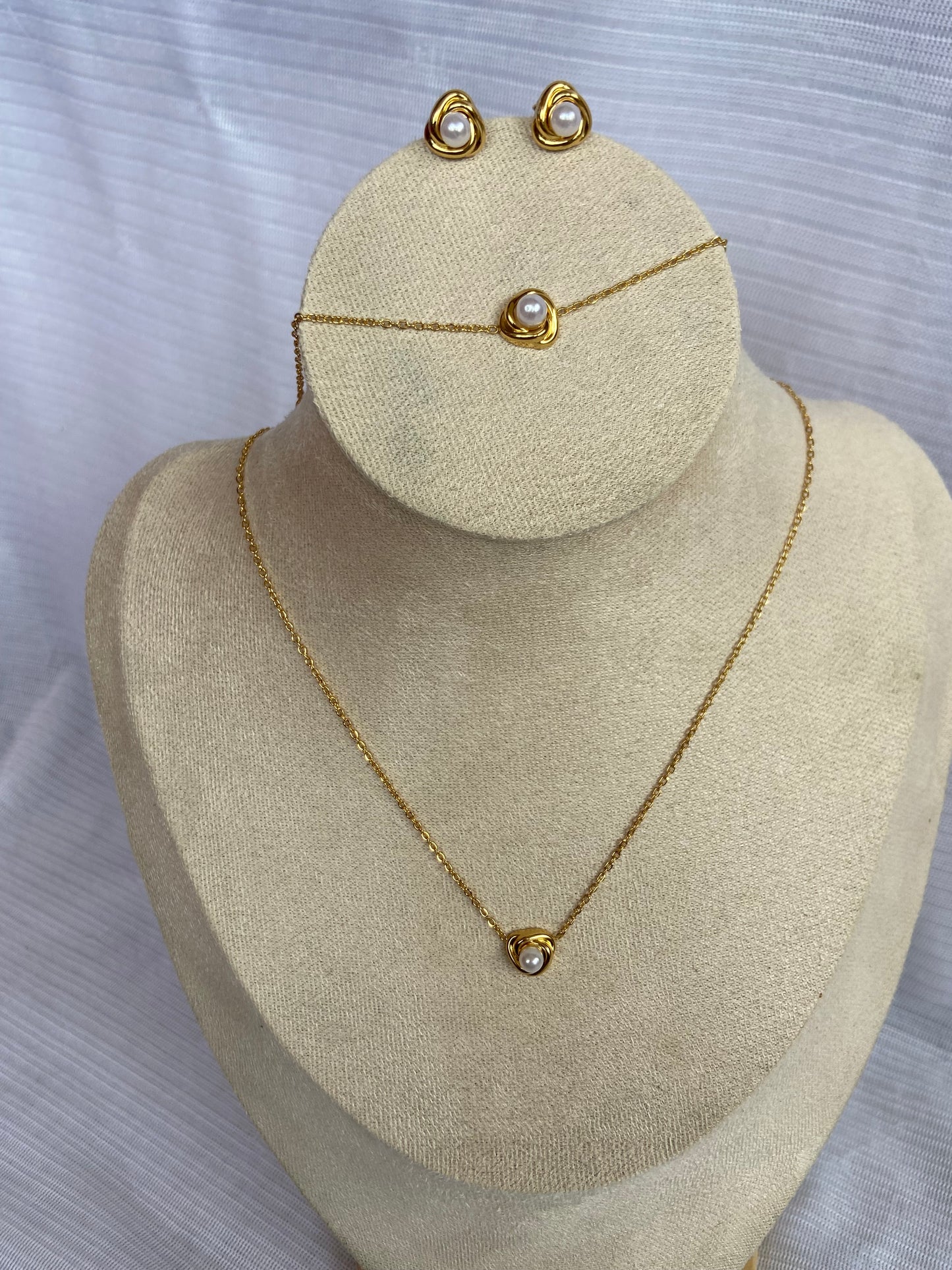 Anti tarnish pearl set combo (necklace,bracelet and earring)