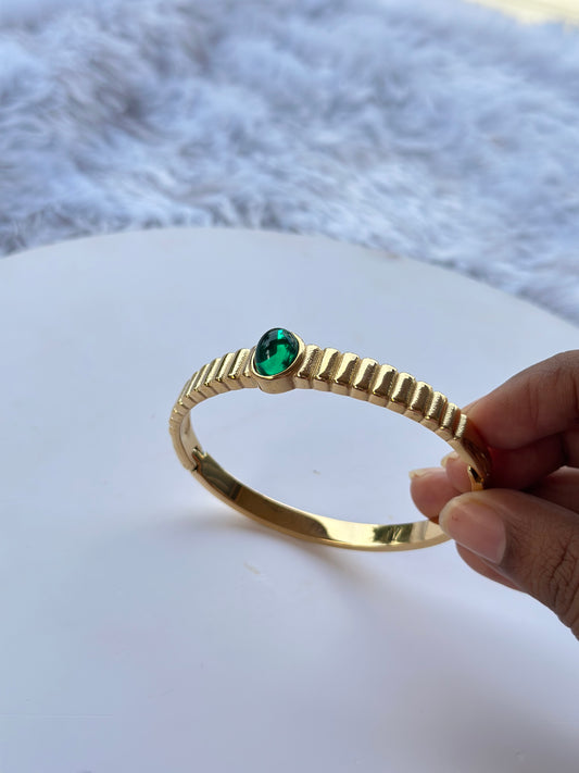 Anti tarnish green stone bangle