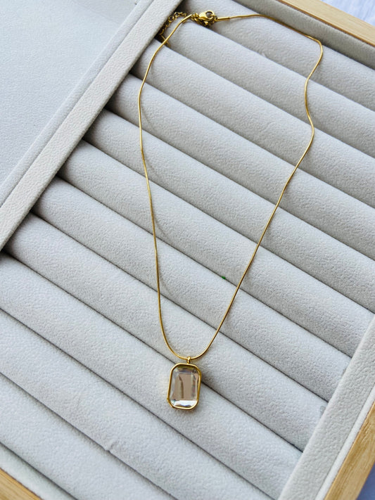 Anti tarnish white stone necklace