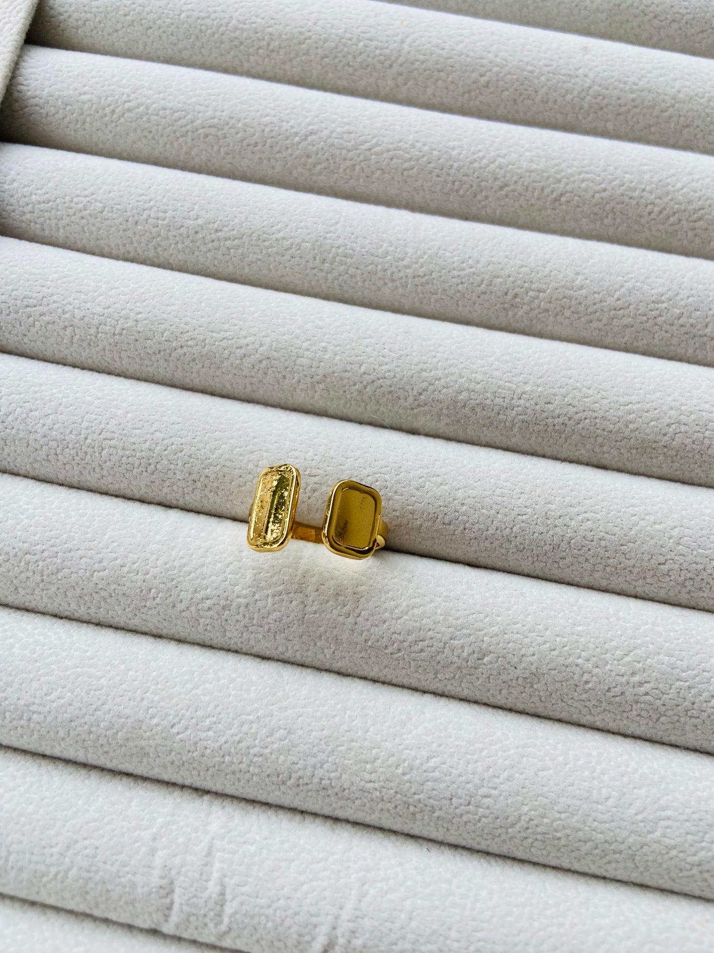 Anti tarnish openable square ring