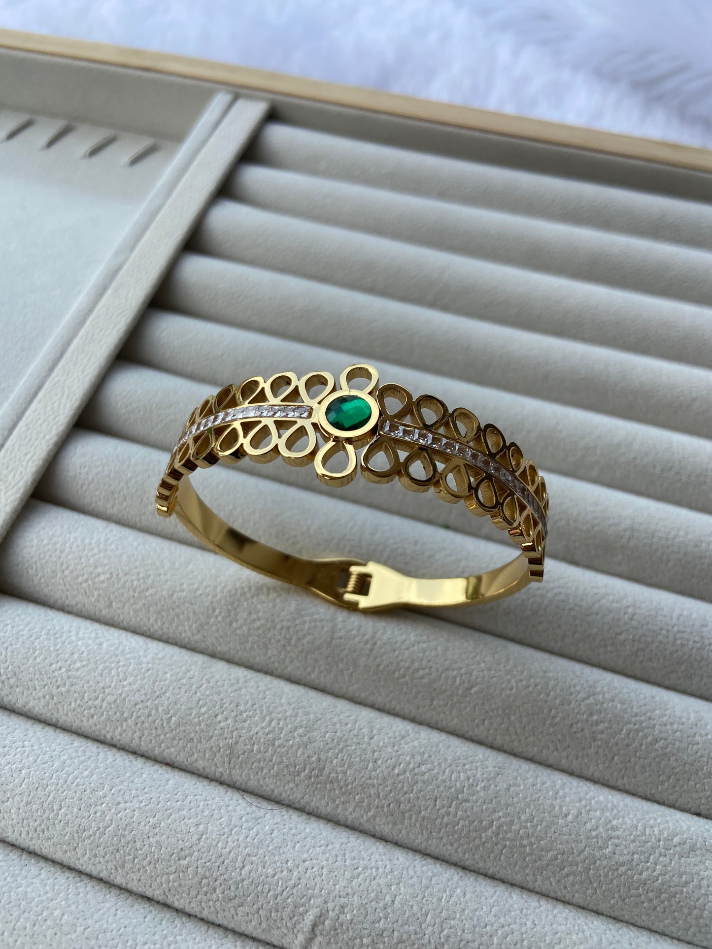 New Anti tarnish green crown bangle