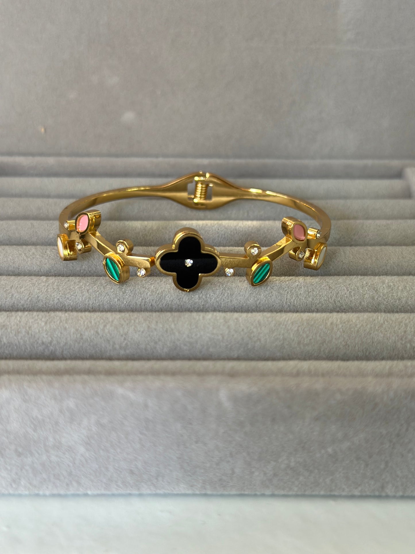 Anti tarnish leafy bangle