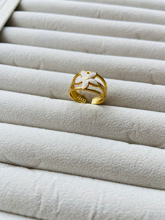 Anti tarnish marble ring flower