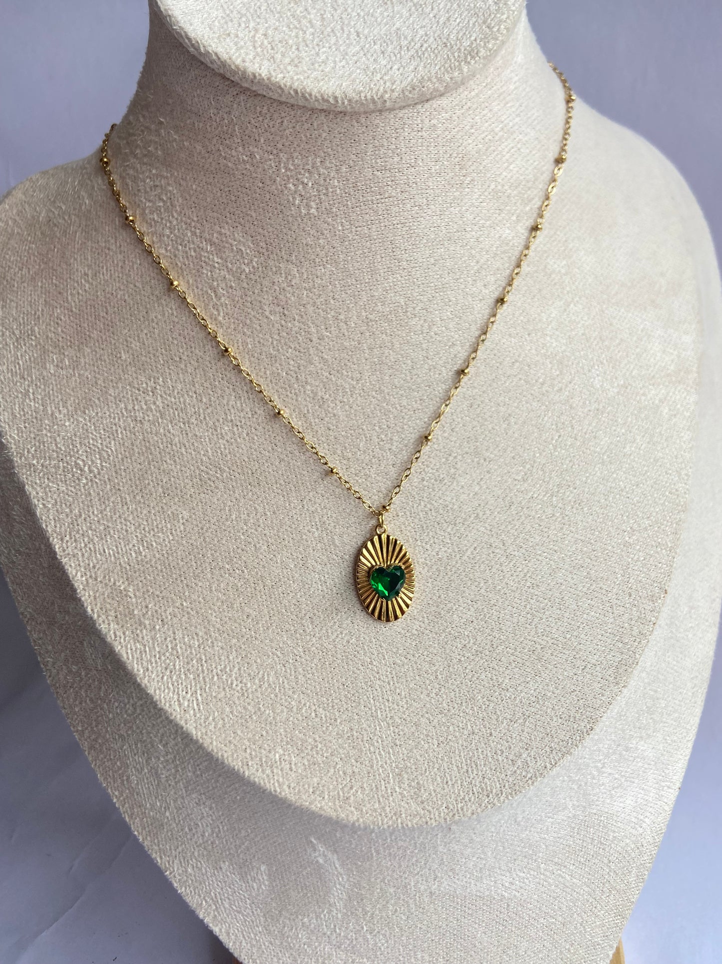 Anti tarnish glory green stone necklace