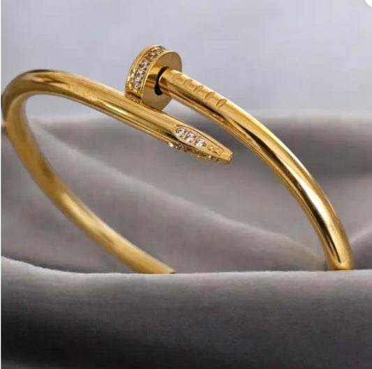 Anti tarnish nail stone bangle