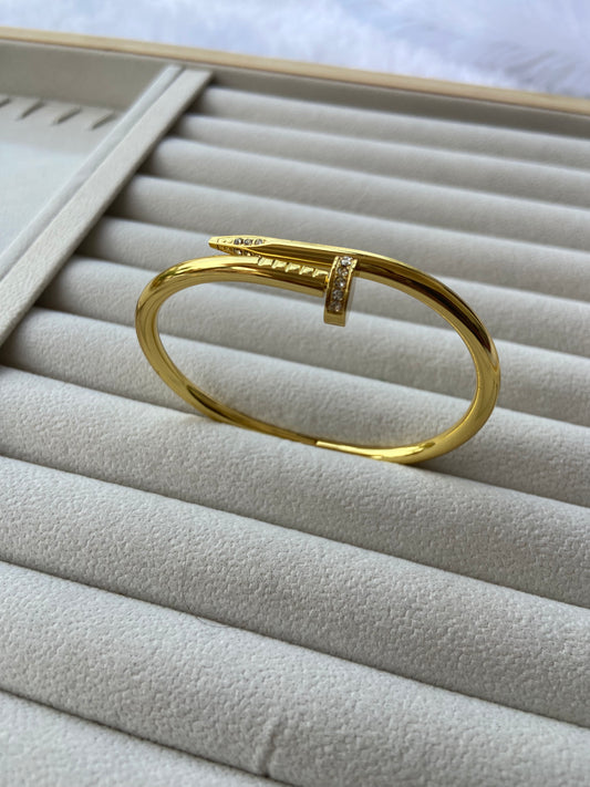 Anti tarnish nail stone bangle