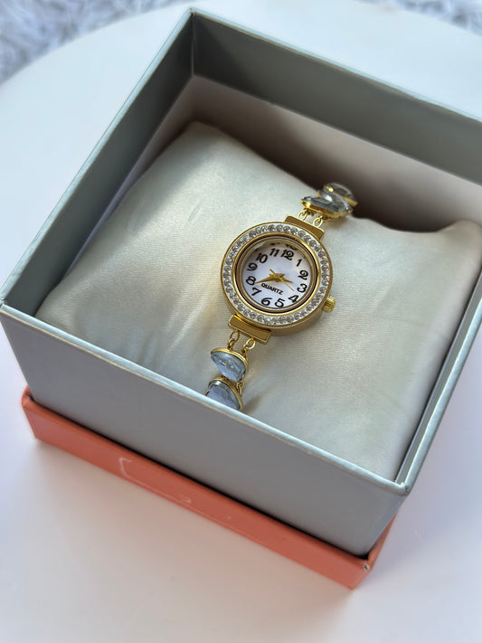 Anti tarnish vintage stone watch