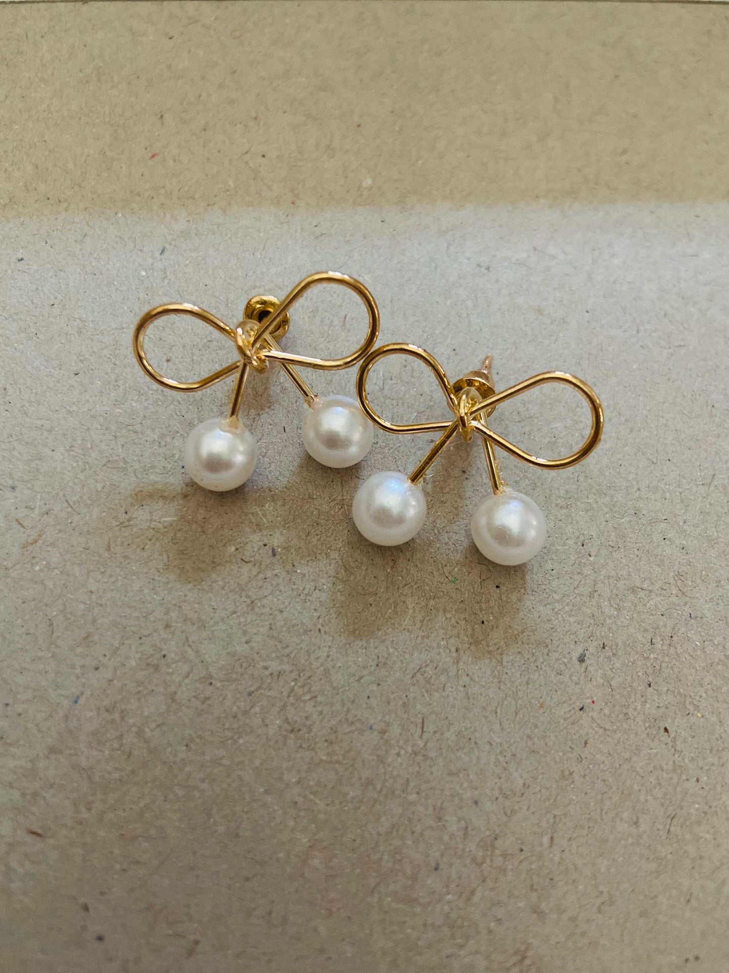 Korean bow pearl earring