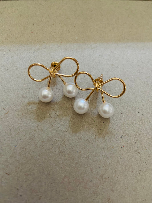 Korean bow pearl earring