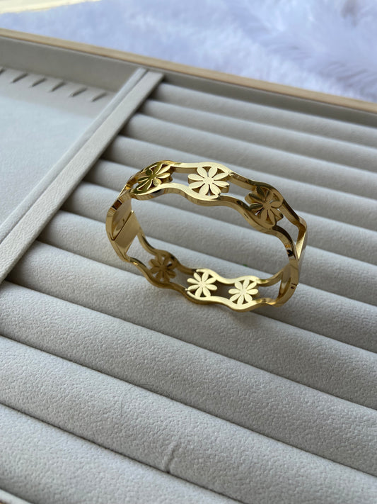 New anti tarnish sticky floral bangle