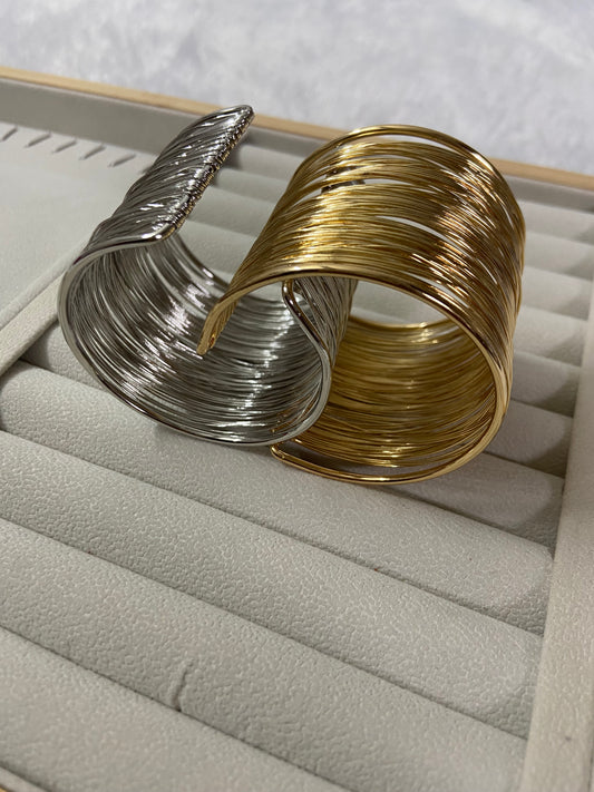Spiral bangle