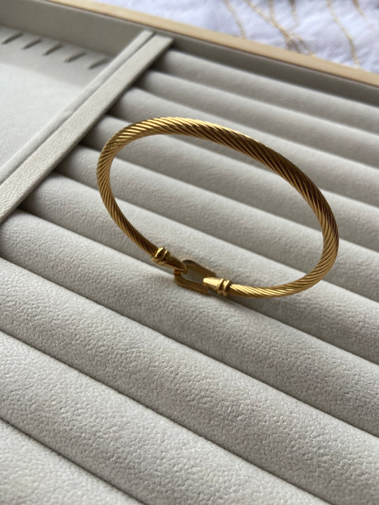 Anti tarnish open curl bangle