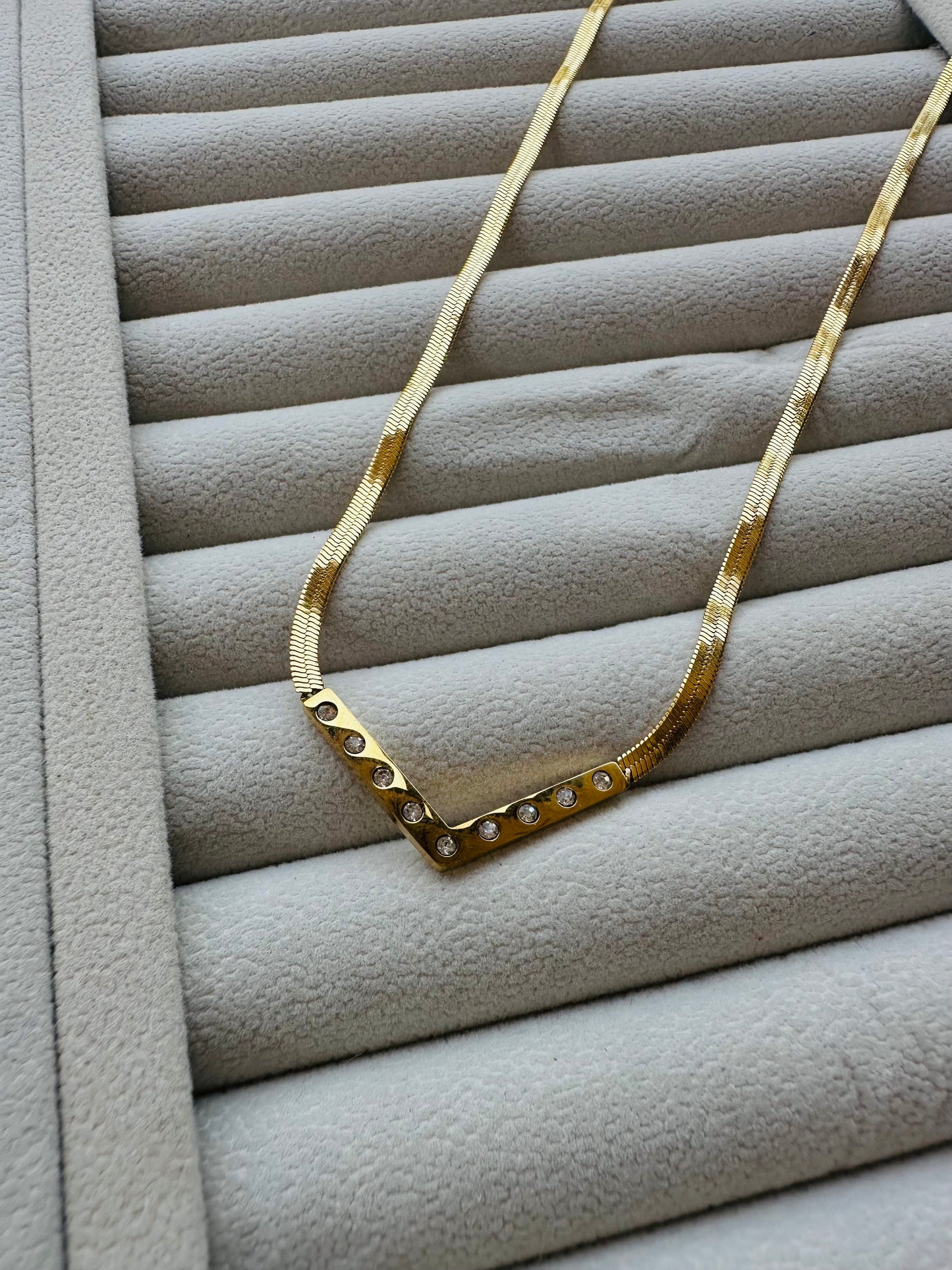 New anti tarnish v snake necklace