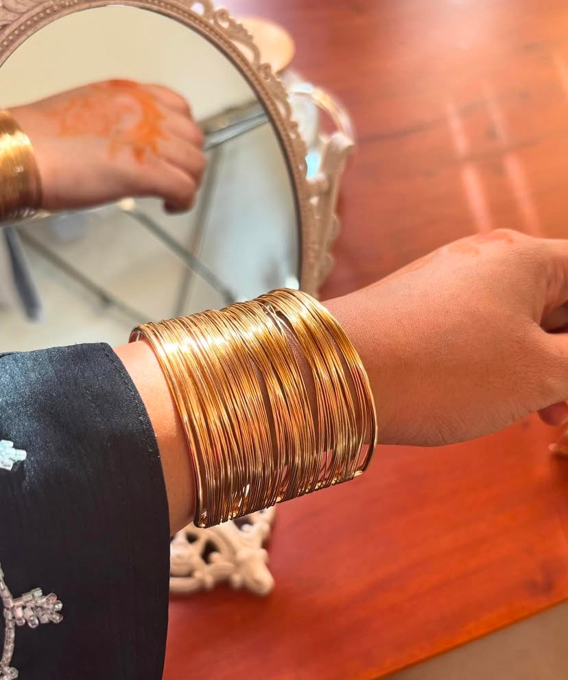 Spiral bangle