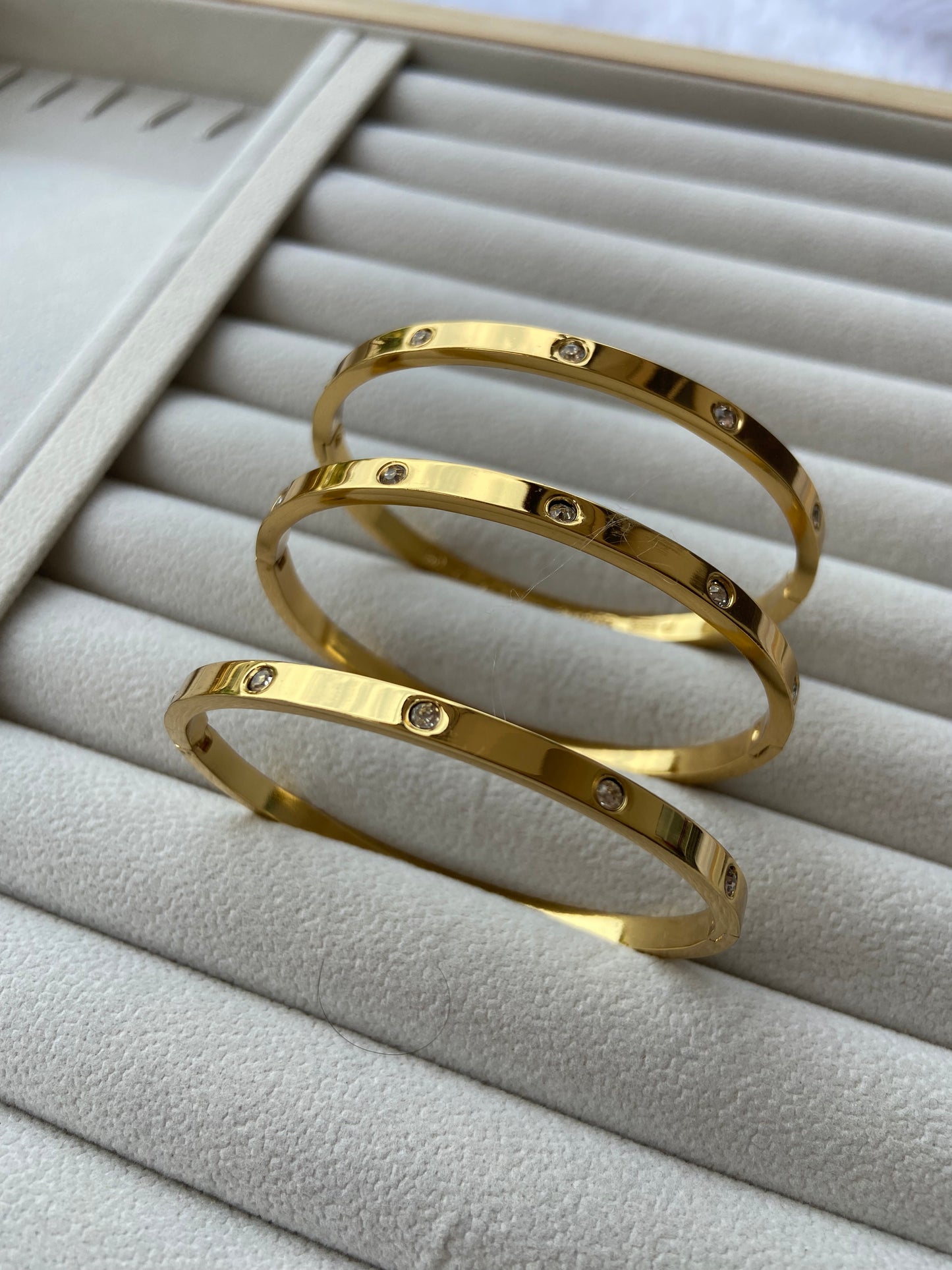 New anti tarnish slim cartier bangle with stone (1)