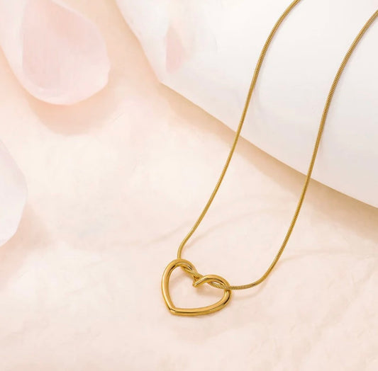 Anti tarnish New open heart necklace