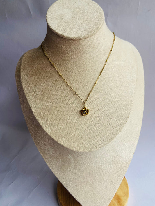 Anti tarnish rosy pendant necklace
