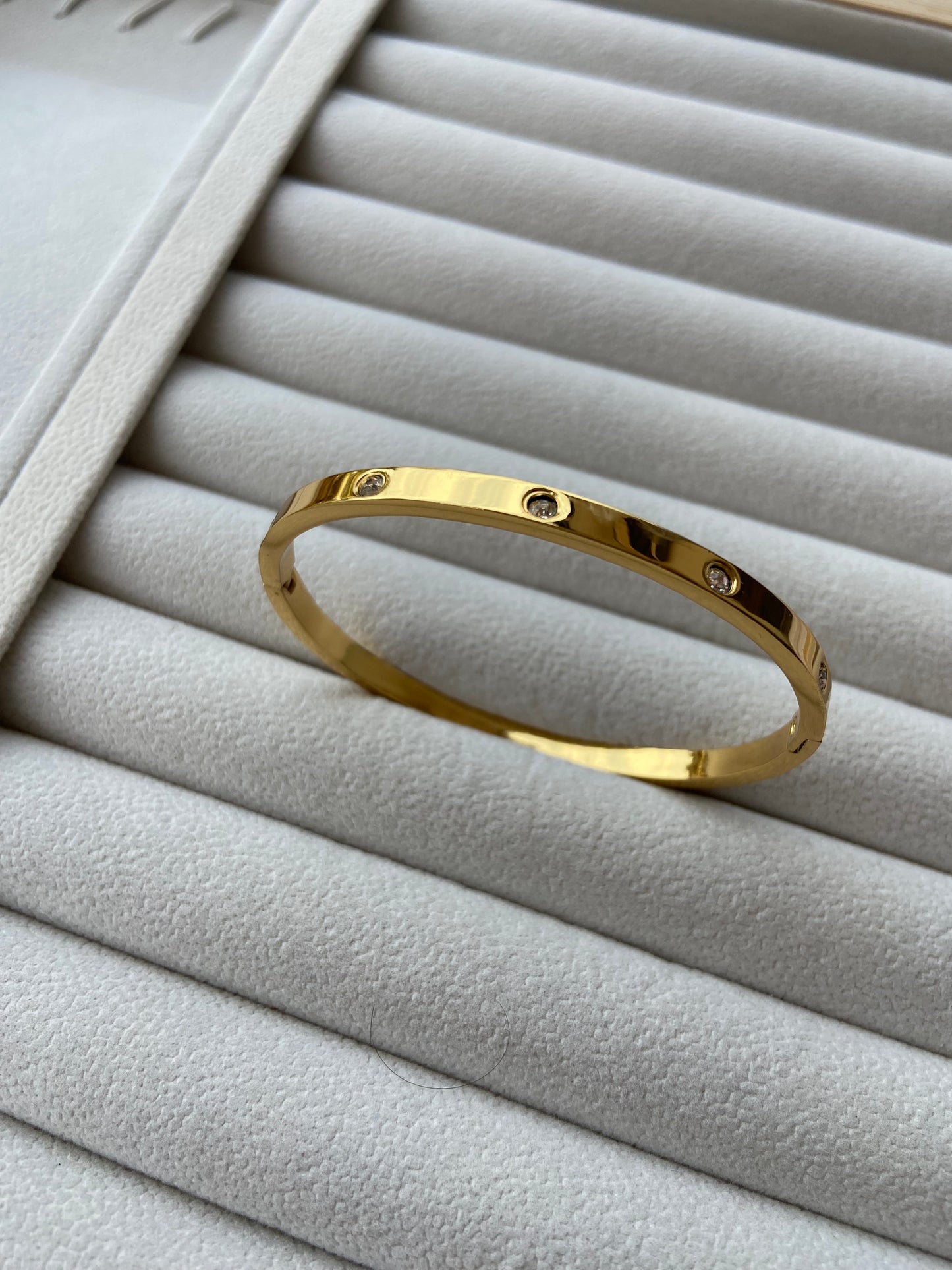 New anti tarnish slim cartier bangle with stone (1)