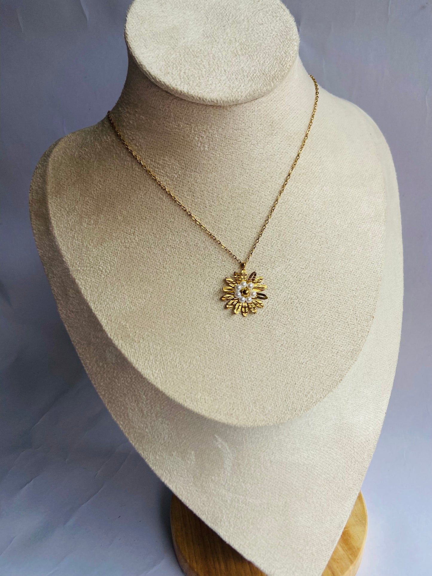 Anti tarnish sunflower necklace