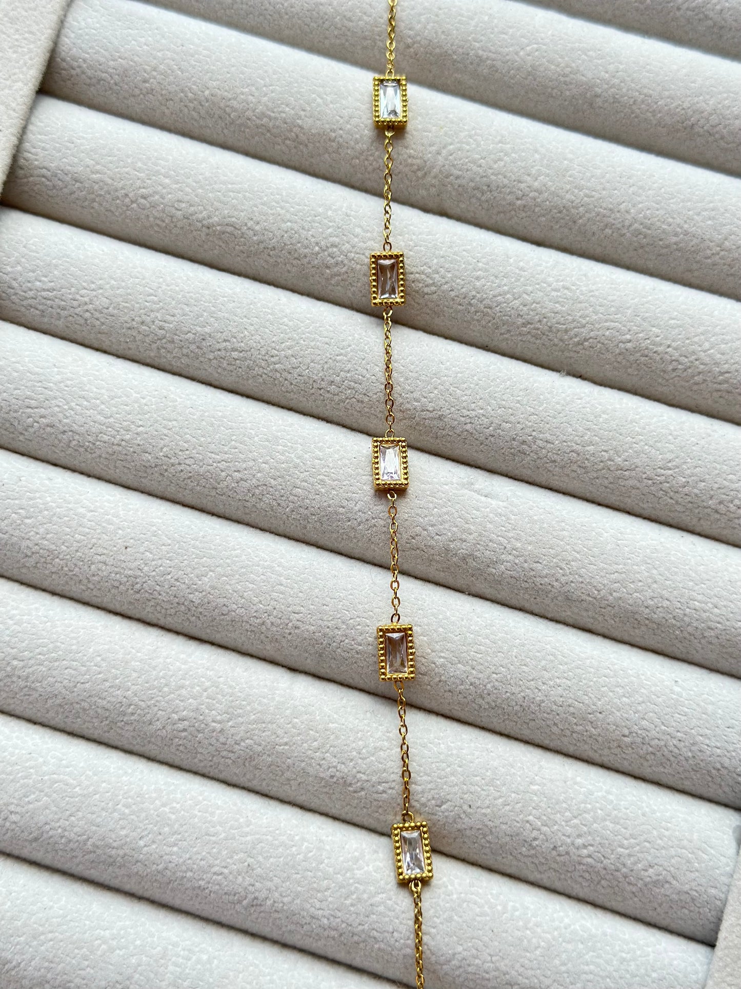 Anti tarnish box stone bracelet white