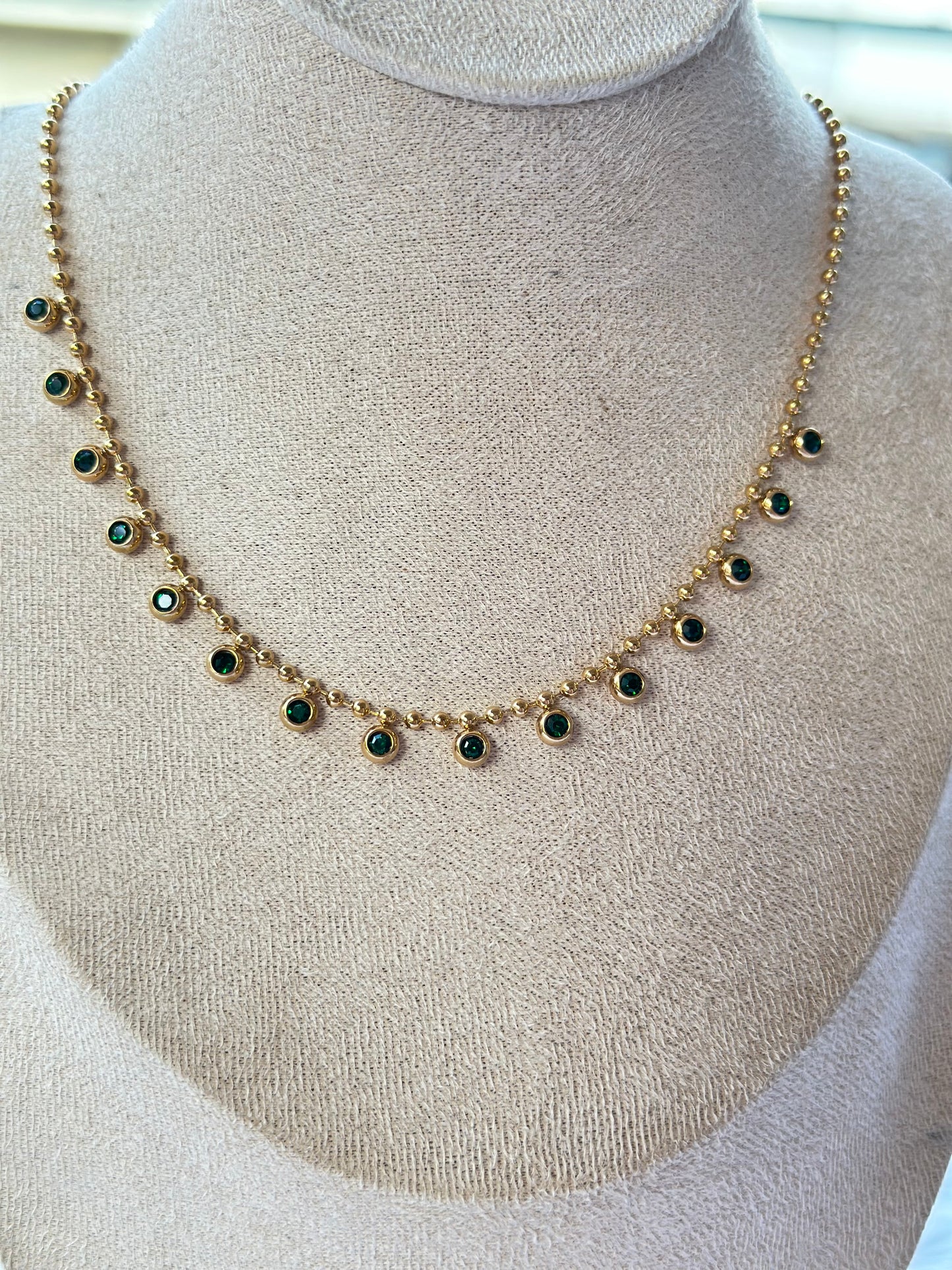Anti tarnish green stone necklace