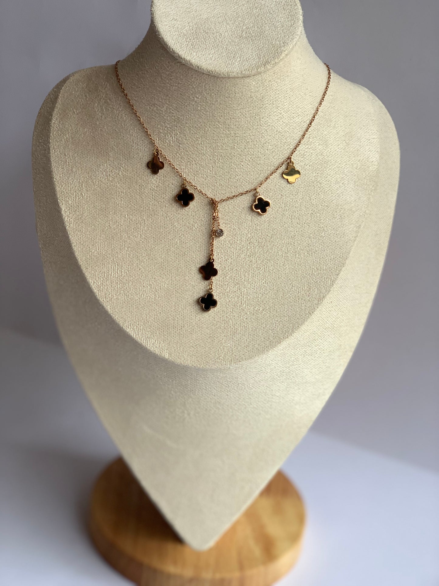 Anti tarnish clover hang necklace