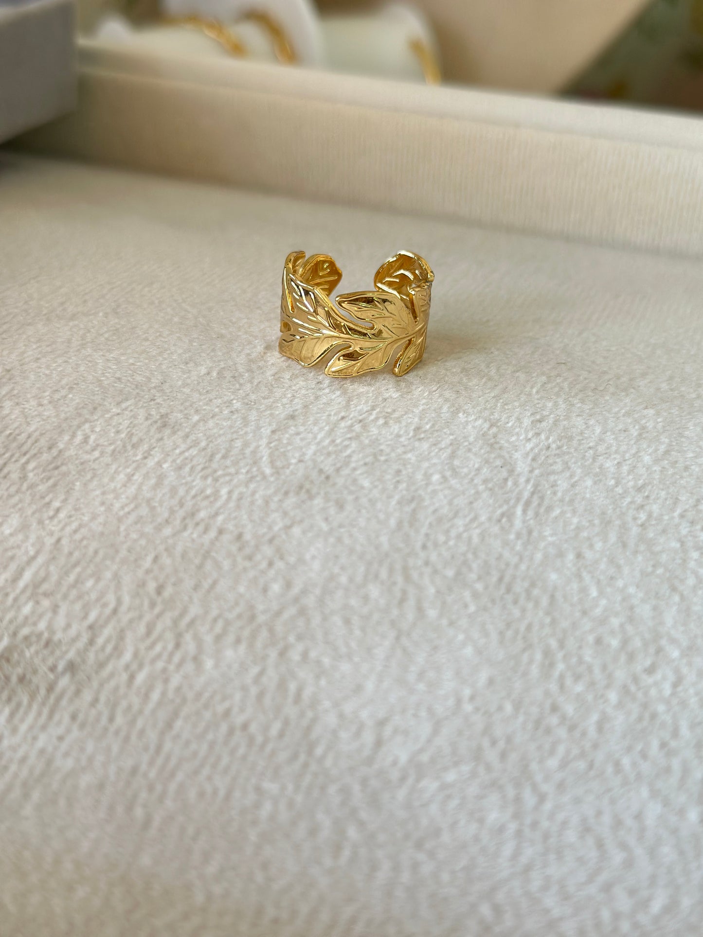 Anti tarnish leaf ring adjustable