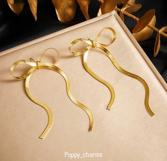 Anti Tarnish Bow tie snake earring