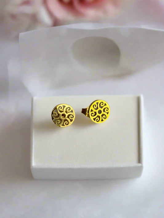 Anti tarnish kola stud earring